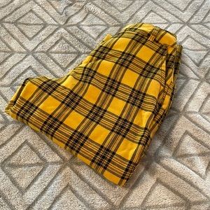 Adorable Checkered Yellow Hot Topic Pants